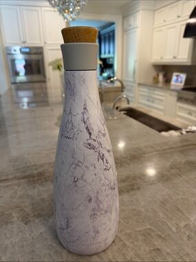 Swell drinking bottle never used ! 50oz